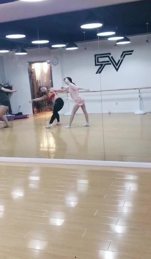 吃瓜舞蹈教程,跟随吃瓜舞蹈教程，解锁夏日热舞新技能