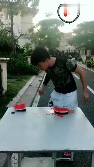 吃瓜被抓搞笑段子,搞笑段子揭示现实尴尬